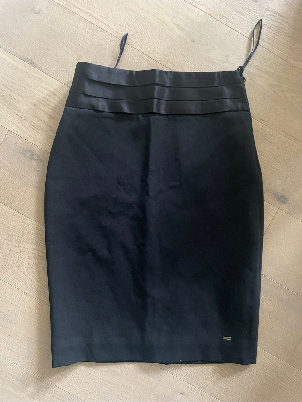 Tommy Hilfiger Classic Black Women's Pencil Skirt with Satin Waistband